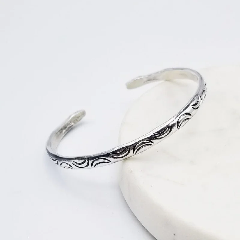 STAMPED MOONS CUFF WITH SNAKE HEAD ENDS